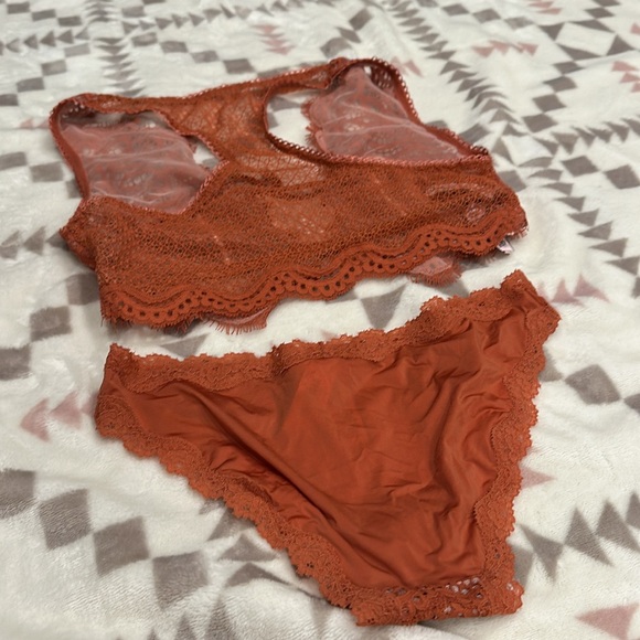 NWTs matching VS lingerie set bra panty size XS - Picture 2 of 6